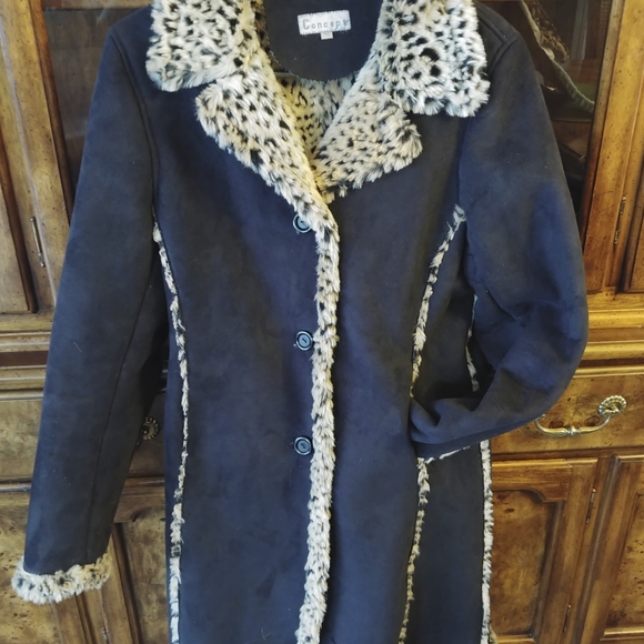 Ladies coat - Picture 2 of 3